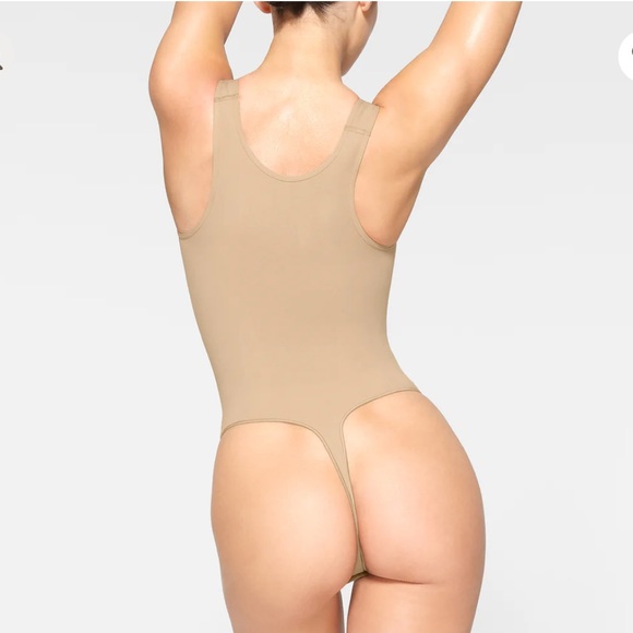 SCOOP NECK THONG BODYSUIT - Picture 2 of 5